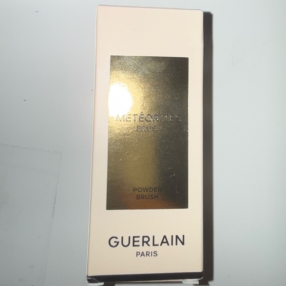 Guerlain Gold and Pink Powder Brush - Picture 3 of 9